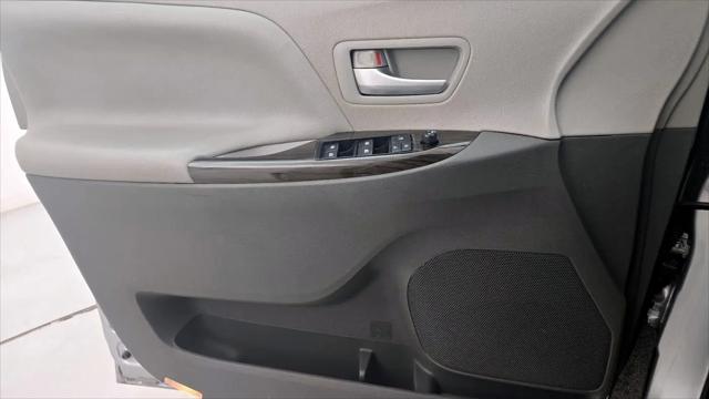 2017 Toyota Sienna XLE 8 Passenger