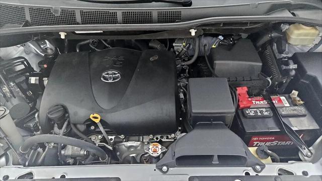 2017 Toyota Sienna XLE 8 Passenger