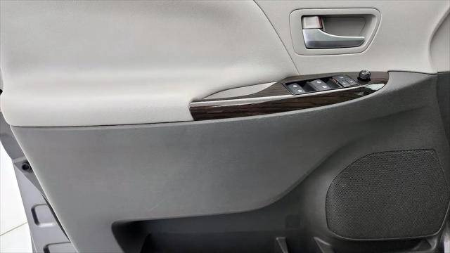 2017 Toyota Sienna XLE 8 Passenger
