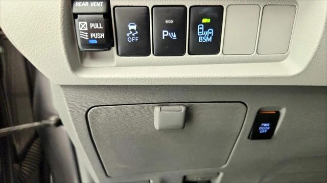 2017 Toyota Sienna XLE 8 Passenger