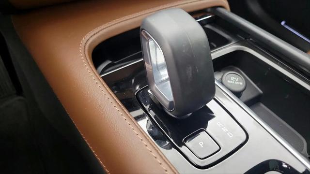 2025 Volvo XC90 B5 Plus