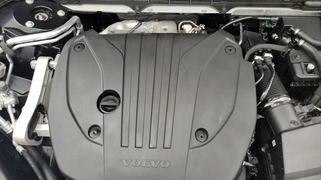 2025 Volvo XC90 B5 Plus
