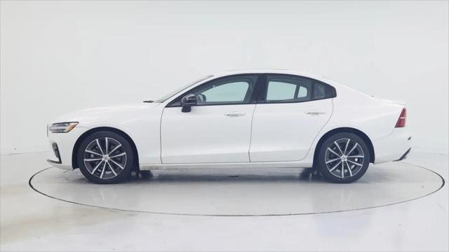 2022 Volvo S60 B5 Momentum