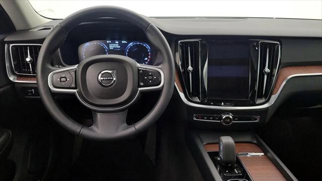 2022 Volvo S60 B5 Momentum