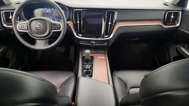 2022 Volvo S60 B5 Momentum