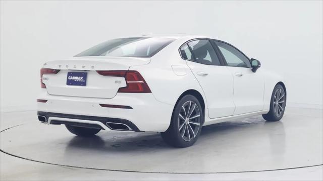 2022 Volvo S60 B5 Momentum