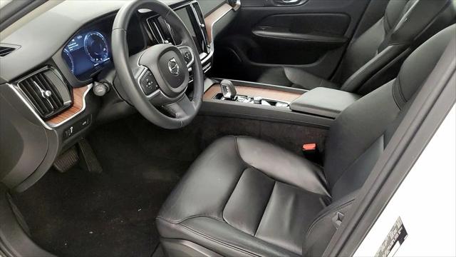 2022 Volvo S60 B5 Momentum