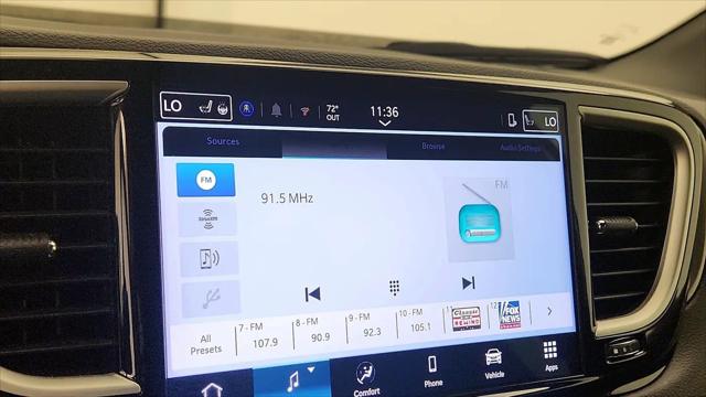 2025 Chrysler Pacifica Select