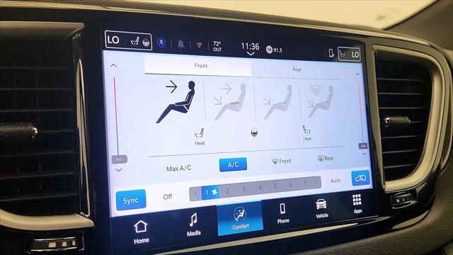 2025 Chrysler Pacifica Select