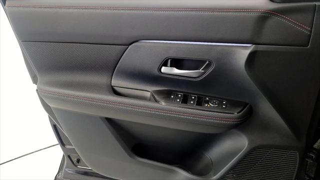 2025 Nissan Kicks SR FWD