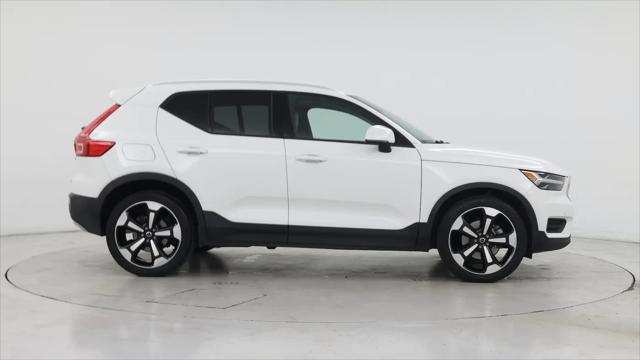 2020 Volvo XC40 T4 Momentum