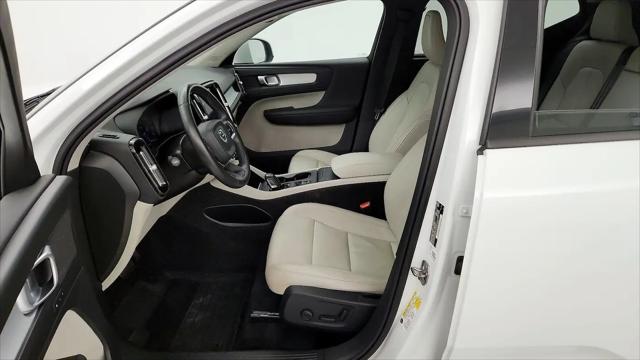 2020 Volvo XC40 T4 Momentum