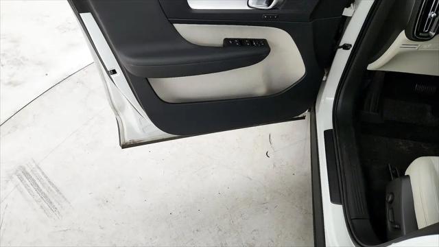 2020 Volvo XC40 T4 Momentum