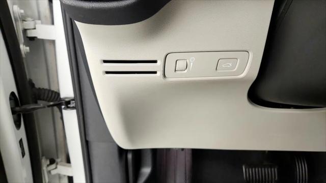 2020 Volvo XC40 T4 Momentum