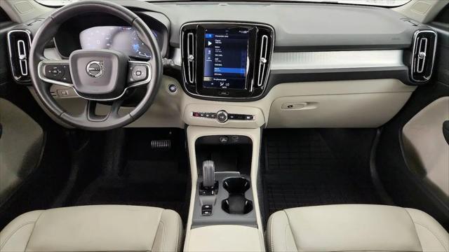 2020 Volvo XC40 T4 Momentum