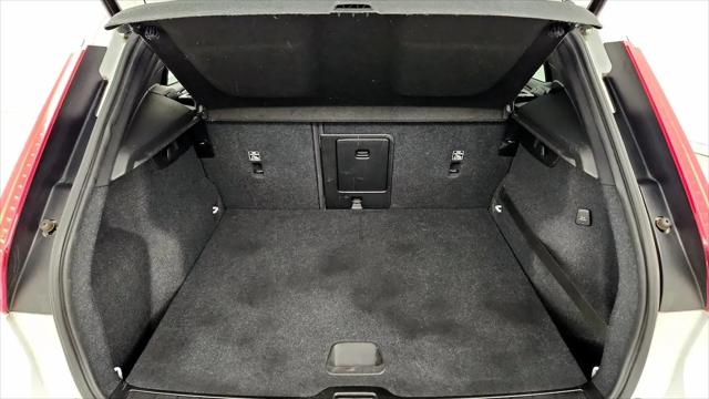 2020 Volvo XC40 T4 Momentum