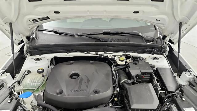 2020 Volvo XC40 T4 Momentum