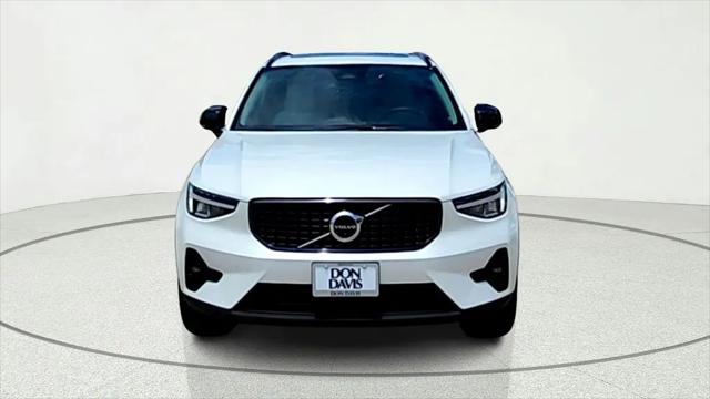 2023 Volvo XC40 B4 Ultimate Dark Theme