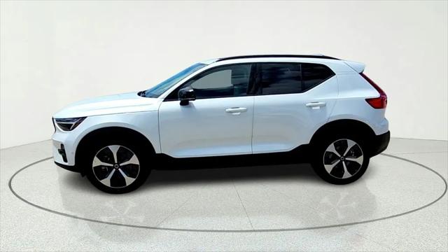 2023 Volvo XC40 B4 Ultimate Dark Theme