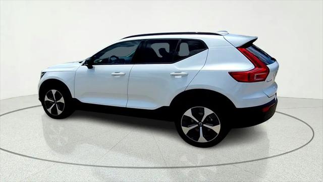 2023 Volvo XC40 B4 Ultimate Dark Theme