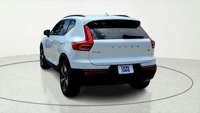 2023 Volvo XC40 B4 Ultimate Dark Theme