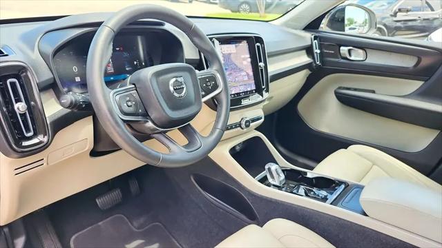 2023 Volvo XC40 B4 Ultimate Dark Theme