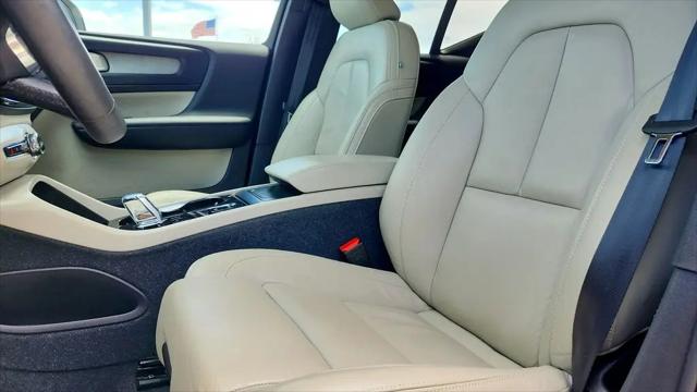 2023 Volvo XC40 B4 Ultimate Dark Theme