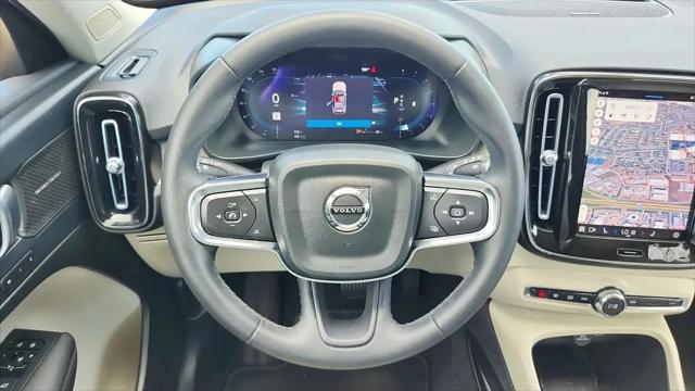 2023 Volvo XC40 B4 Ultimate Dark Theme