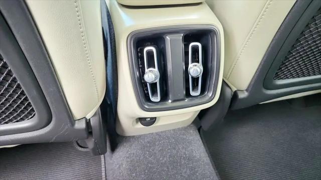 2023 Volvo XC40 B4 Ultimate Dark Theme