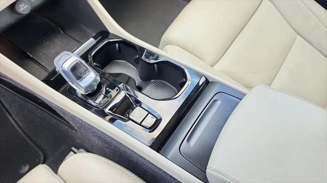 2023 Volvo XC40 B4 Ultimate Dark Theme