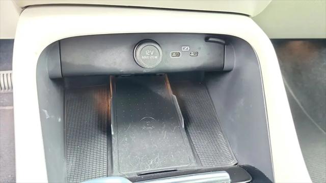 2023 Volvo XC40 B4 Ultimate Dark Theme