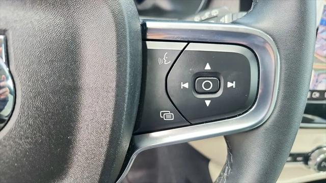 2023 Volvo XC40 B4 Ultimate Dark Theme