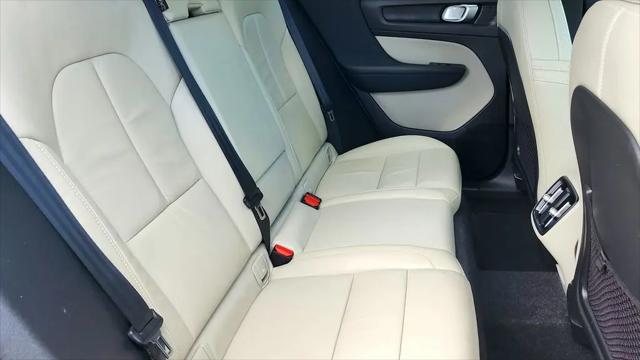 2023 Volvo XC40 B4 Ultimate Dark Theme