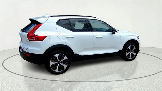 2023 Volvo XC40 B4 Ultimate Dark Theme