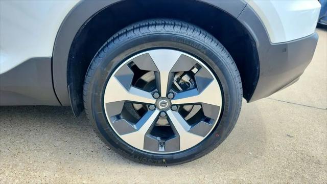 2023 Volvo XC40 B4 Ultimate Dark Theme