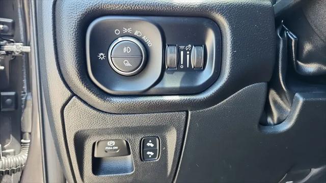 2025 Ram 1500 Big Horn Crew Cab 4x4 5'7" Box