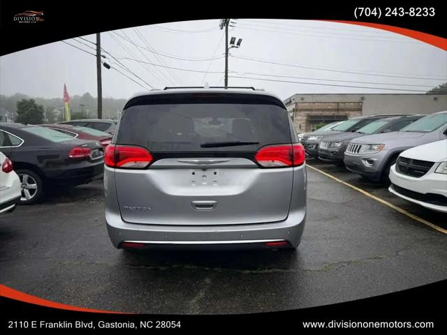 2017 Chrysler Pacifica Touring-L