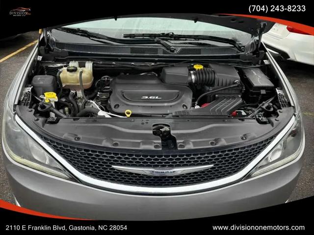 2017 Chrysler Pacifica Touring-L