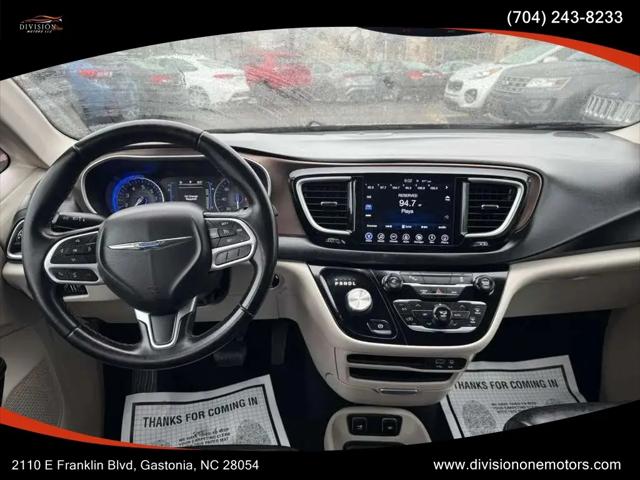 2017 Chrysler Pacifica Touring-L