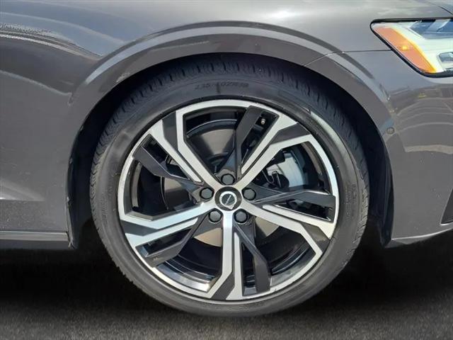 2024 Volvo S60 B5 Plus Dark Theme