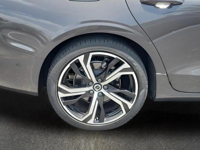 2024 Volvo S60 B5 Plus Dark Theme