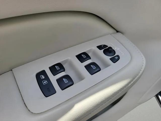 2024 Volvo S60 B5 Plus Dark Theme