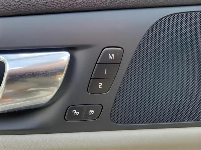2024 Volvo S60 B5 Plus Dark Theme