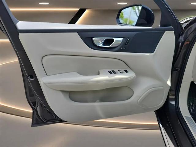 2024 Volvo S60 B5 Plus Dark Theme