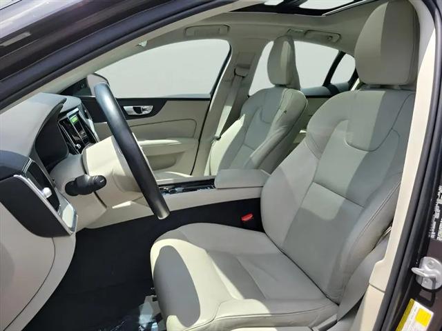 2024 Volvo S60 B5 Plus Dark Theme