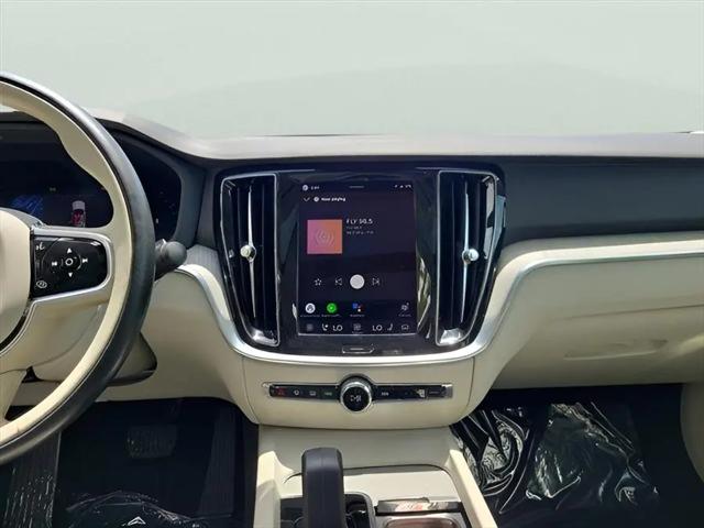 2024 Volvo S60 B5 Plus Dark Theme