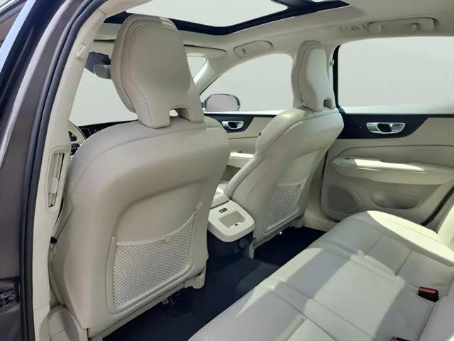 2024 Volvo S60 B5 Plus Dark Theme