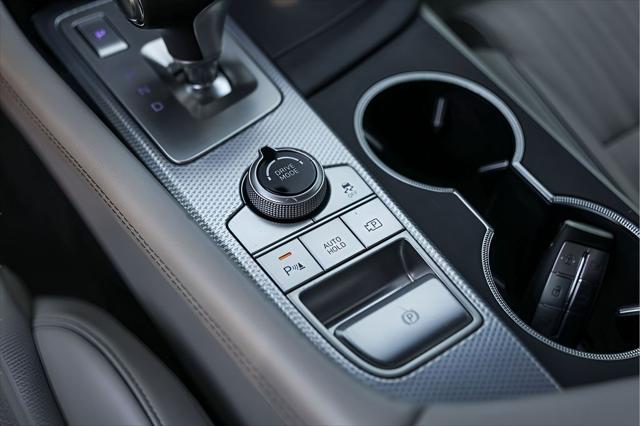 2022 Genesis G70 2.0T RWD
