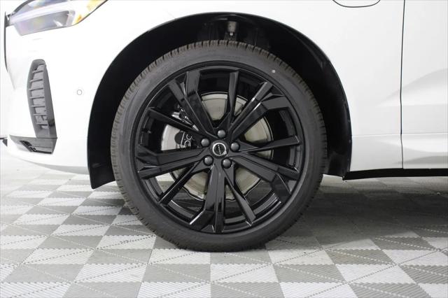 2026 Volvo XC60 Plug-In Hybrid Black Edition Ultra, T8 AWD Electric/Gasoline, Dark