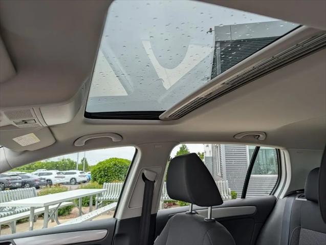2011 Volkswagen Golf 2.5L 4-Door